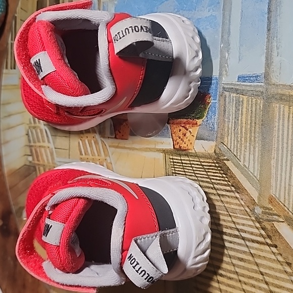 NIKE Revolution Toddler Boys Sz 5C PreLoved EUC Red Black White Gray BQ5673-603 - Picture 5 of 8
